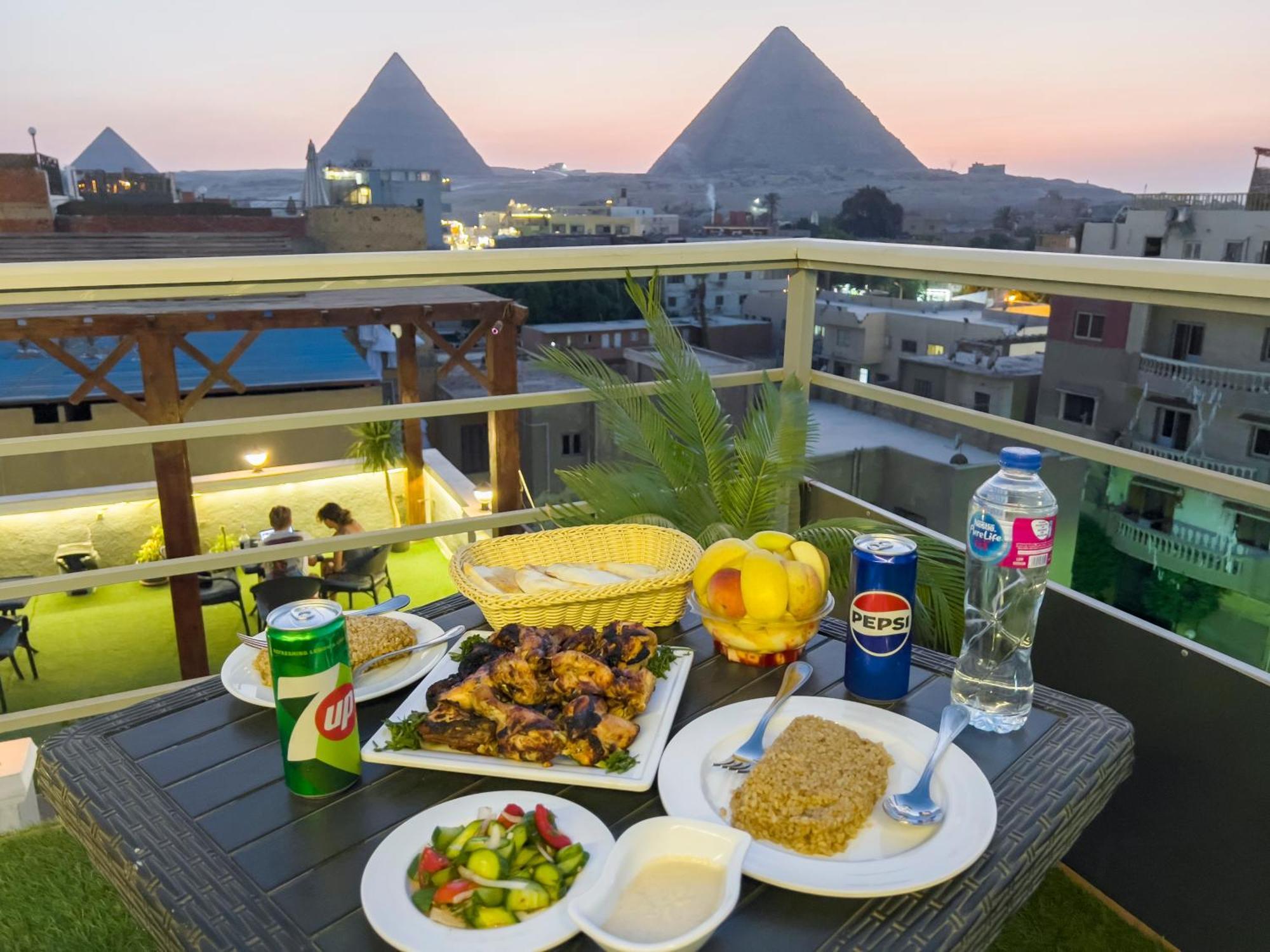 The Pyramids Gate Inn Kafrat al Jabal ภายนอก รูปภาพ